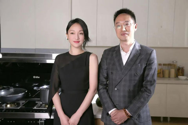 蓝炬星和周迅在商业伙伴关系之余，合作不断深入