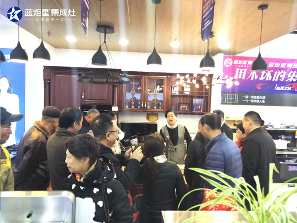 蓝炬星南京旗舰店现场活动
